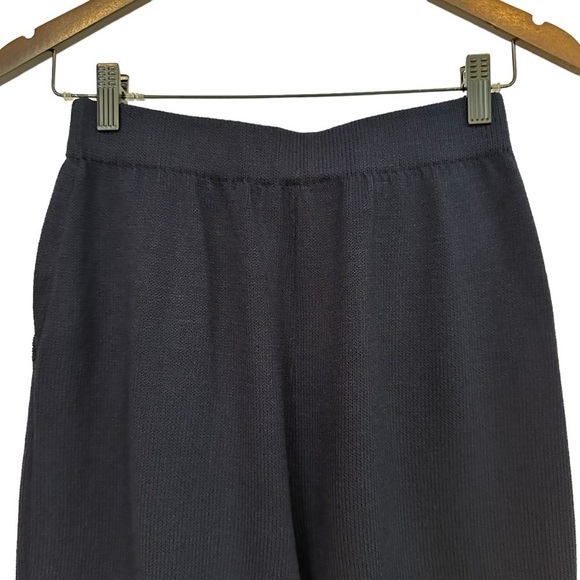 St John Basics Santana knit navy blue pants in size 2 excellent condition. . - Picture 11 of 11